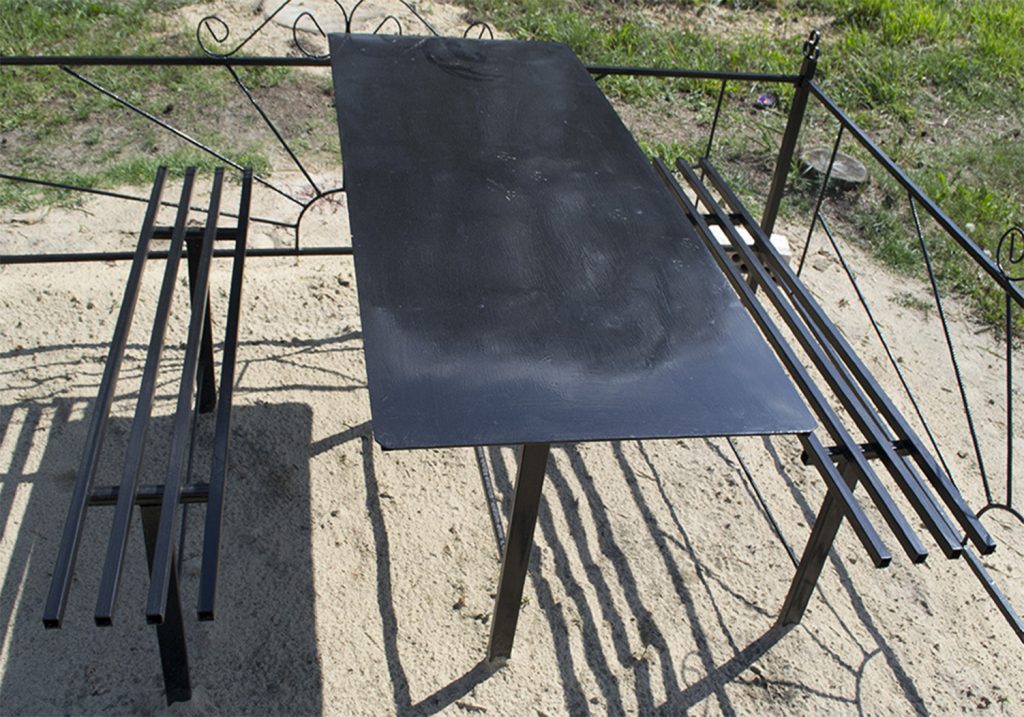 Металлический стол и лавки: 001